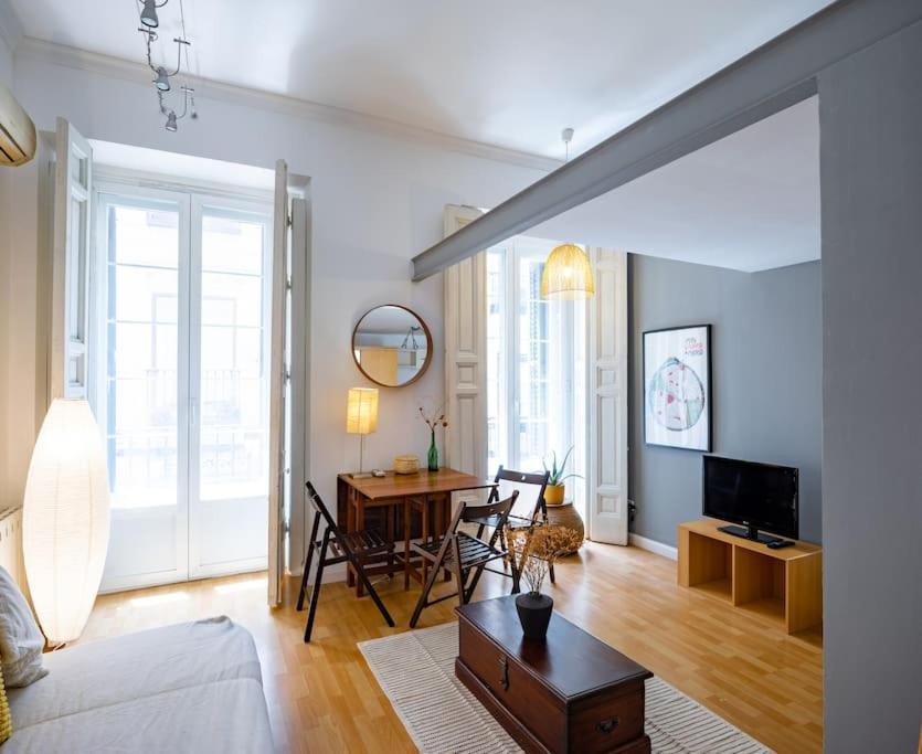 Beautiful Apartment In Malasana For 3 Pax - Ferrer Madrid Extérieur photo